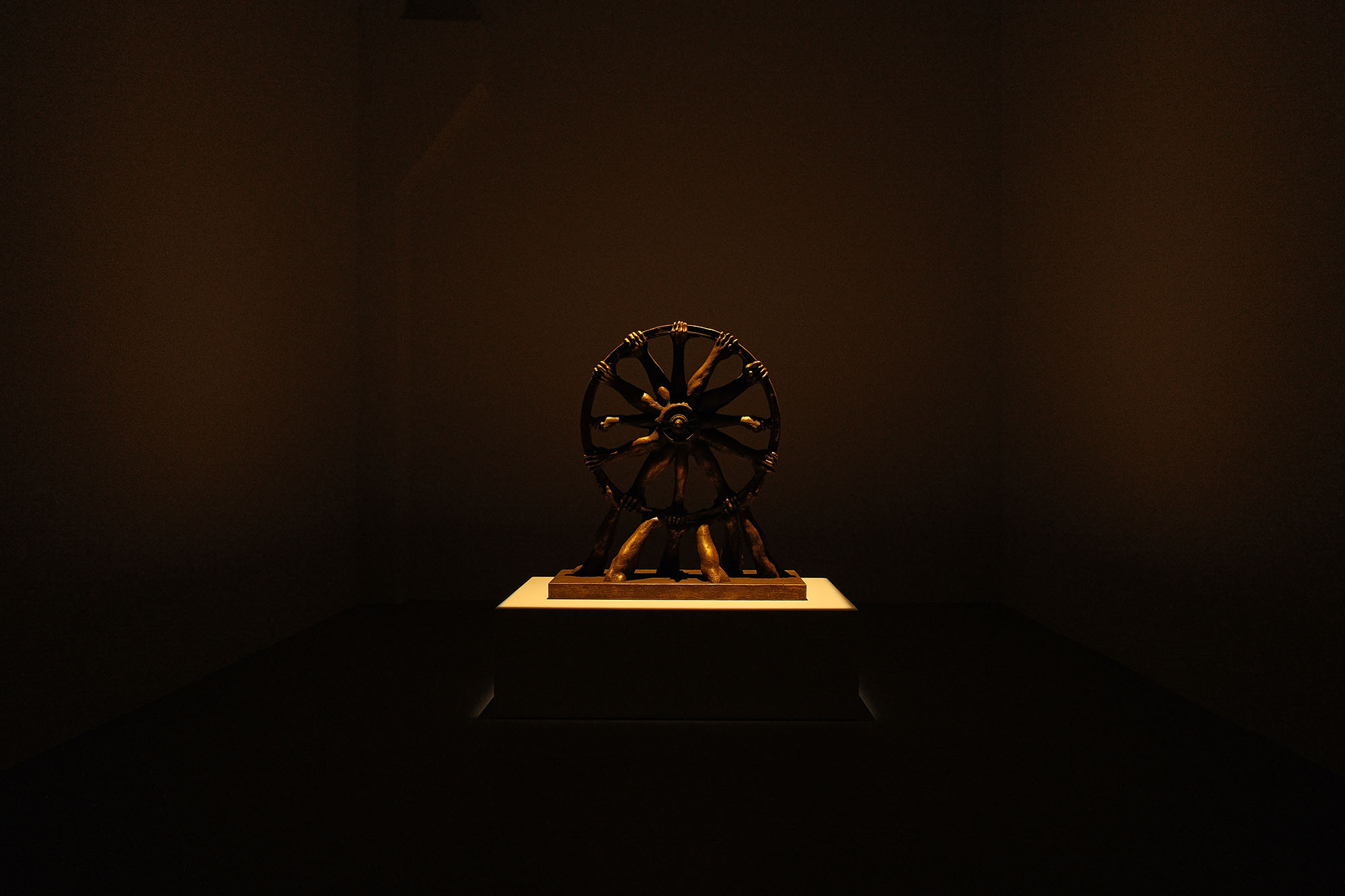 Skulptur Emeka Ogboh Ausstellung in Chemnitz bei Konstanze Wolter